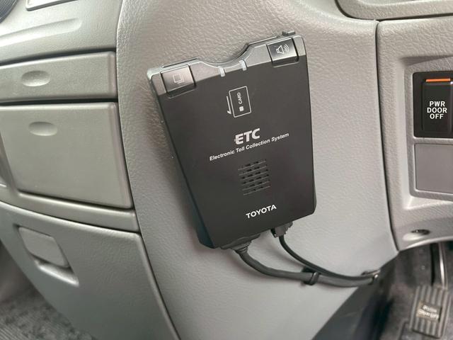 ヴォクシー Ｚ　煌　両側パワースライドドア　純正ナビ　バックモニター　ワンオーナー（21枚目）