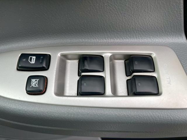 ヴォクシー Ｚ　煌　両側パワースライドドア　純正ナビ　バックモニター　ワンオーナー（22枚目）