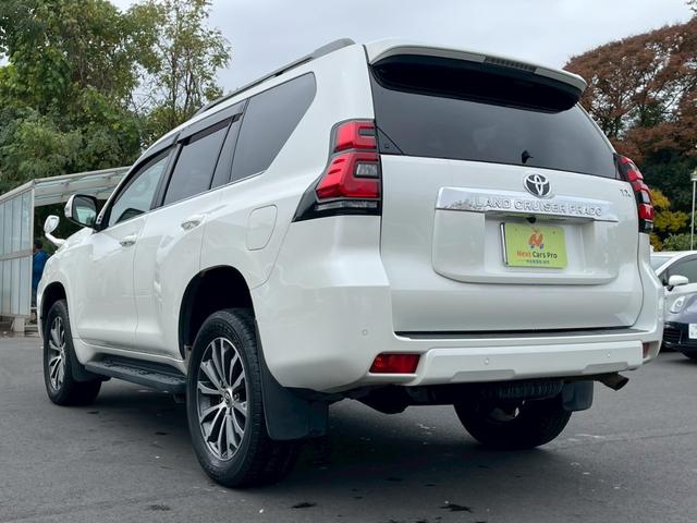 ランドクルーザープラド ＴＸ　Ｌパッケージ　純正９インチナビ　フルセグ　バックモニター　サンルーフ　ベージュレザーシート　シートヒーター　パワーシート　プリクラッシュ　レーダークルーズ　パーキングサポートブレーキ　ブラックルーフレール（4枚目）