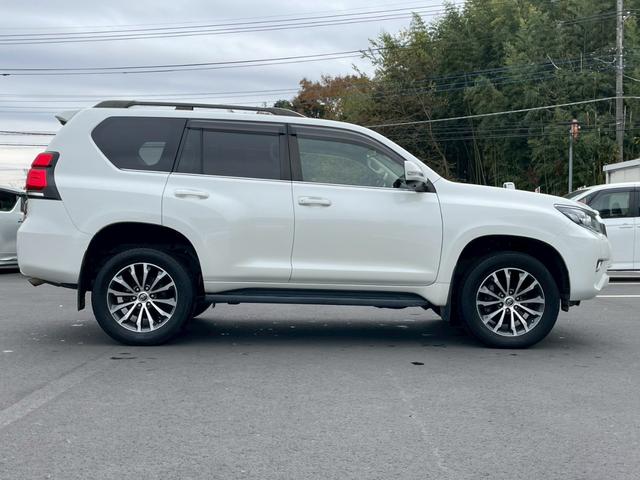 ランドクルーザープラド ＴＸ　Ｌパッケージ　純正９インチナビ　フルセグ　バックモニター　サンルーフ　ベージュレザーシート　シートヒーター　パワーシート　プリクラッシュ　レーダークルーズ　パーキングサポートブレーキ　ブラックルーフレール（8枚目）