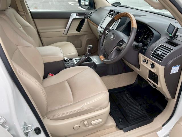 ランドクルーザープラド ＴＸ　Ｌパッケージ　純正９インチナビ　フルセグ　バックモニター　サンルーフ　ベージュレザーシート　シートヒーター　パワーシート　プリクラッシュ　レーダークルーズ　パーキングサポートブレーキ　ブラックルーフレール（10枚目）