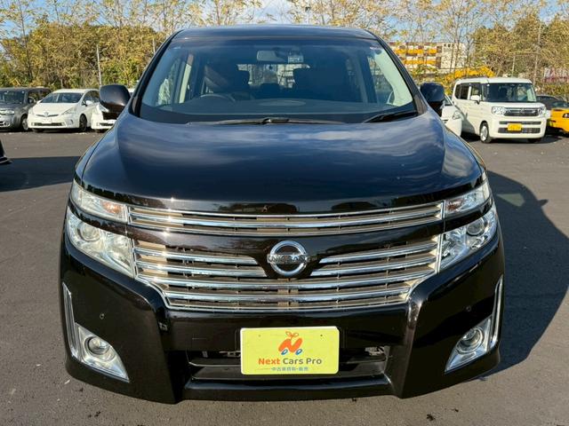 エルグランド ＶＩＰ　メーカーナビ　フルセグ　全周囲モニター　両側パワスラ　後席モニター　サンルーフ　黒革シート　パワーシート　シートヒーター　オートサイドステップ　パワーバックドア　インテリキー　プッシュスタート（3枚目）