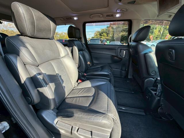 エルグランド ＶＩＰ　メーカーナビ　フルセグ　全周囲モニター　両側パワスラ　後席モニター　サンルーフ　黒革シート　パワーシート　シートヒーター　オートサイドステップ　パワーバックドア　インテリキー　プッシュスタート（11枚目）