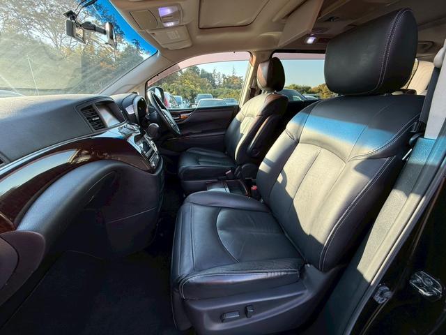 エルグランド ＶＩＰ　メーカーナビ　フルセグ　全周囲モニター　両側パワスラ　後席モニター　サンルーフ　黒革シート　パワーシート　シートヒーター　オートサイドステップ　パワーバックドア　インテリキー　プッシュスタート（13枚目）