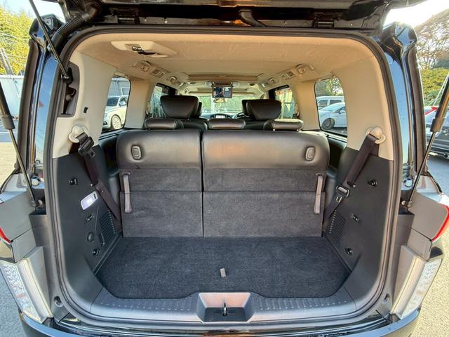 エルグランド ＶＩＰ　メーカーナビ　フルセグ　全周囲モニター　両側パワスラ　後席モニター　サンルーフ　黒革シート　パワーシート　シートヒーター　オートサイドステップ　パワーバックドア　インテリキー　プッシュスタート（16枚目）