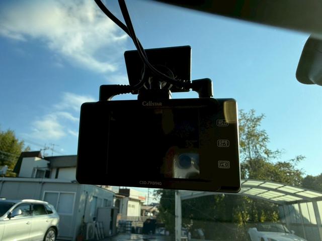 エルグランド ＶＩＰ　メーカーナビ　フルセグ　全周囲モニター　両側パワスラ　後席モニター　サンルーフ　黒革シート　パワーシート　シートヒーター　オートサイドステップ　パワーバックドア　インテリキー　プッシュスタート（31枚目）