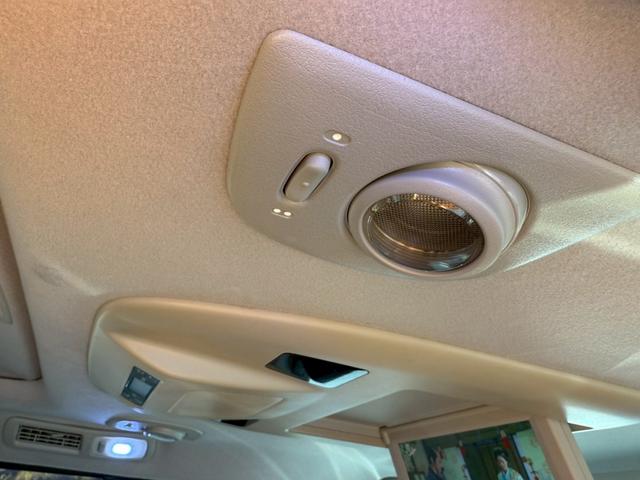 エルグランド ＶＩＰ　メーカーナビ　フルセグ　全周囲モニター　両側パワスラ　後席モニター　サンルーフ　黒革シート　パワーシート　シートヒーター　オートサイドステップ　パワーバックドア　インテリキー　プッシュスタート（36枚目）