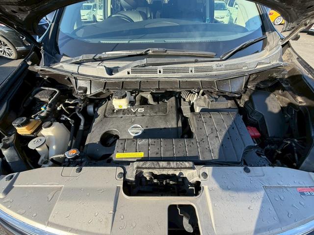 エルグランド ＶＩＰ　メーカーナビ　フルセグ　全周囲モニター　両側パワスラ　後席モニター　サンルーフ　黒革シート　パワーシート　シートヒーター　オートサイドステップ　パワーバックドア　インテリキー　プッシュスタート（41枚目）