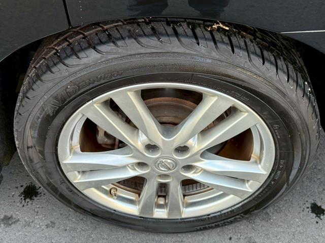 エルグランド ＶＩＰ　メーカーナビ　フルセグ　全周囲モニター　両側パワスラ　後席モニター　サンルーフ　黒革シート　パワーシート　シートヒーター　オートサイドステップ　パワーバックドア　インテリキー　プッシュスタート（43枚目）