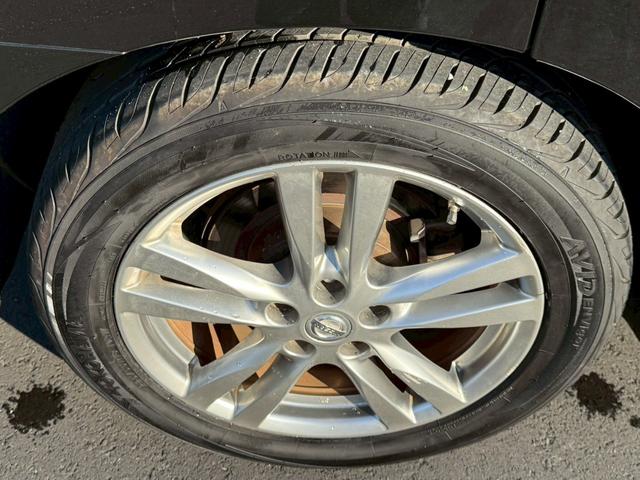 エルグランド ＶＩＰ　メーカーナビ　フルセグ　全周囲モニター　両側パワスラ　後席モニター　サンルーフ　黒革シート　パワーシート　シートヒーター　オートサイドステップ　パワーバックドア　インテリキー　プッシュスタート（44枚目）