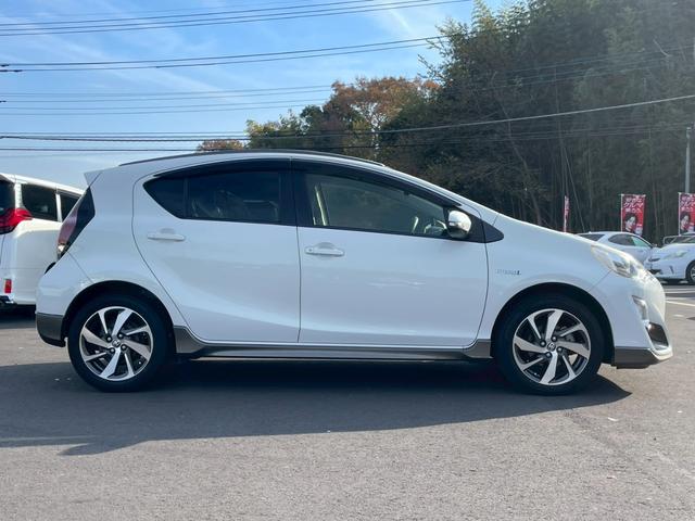 アクア Ｘ－アーバン　純正ナビ　フルセグ　バックモニター　ハーフレザーシート　スマートキー　プッシュスタート　ＥＴＣ　純正アルミ（8枚目）