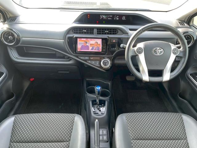 アクア Ｘ－アーバン　純正ナビ　フルセグ　バックモニター　ハーフレザーシート　スマートキー　プッシュスタート　ＥＴＣ　純正アルミ（9枚目）