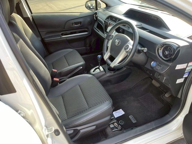 アクア Ｘ－アーバン　純正ナビ　フルセグ　バックモニター　ハーフレザーシート　スマートキー　プッシュスタート　ＥＴＣ　純正アルミ（10枚目）