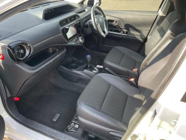 アクア Ｘ－アーバン　純正ナビ　フルセグ　バックモニター　ハーフレザーシート　スマートキー　プッシュスタート　ＥＴＣ　純正アルミ（12枚目）