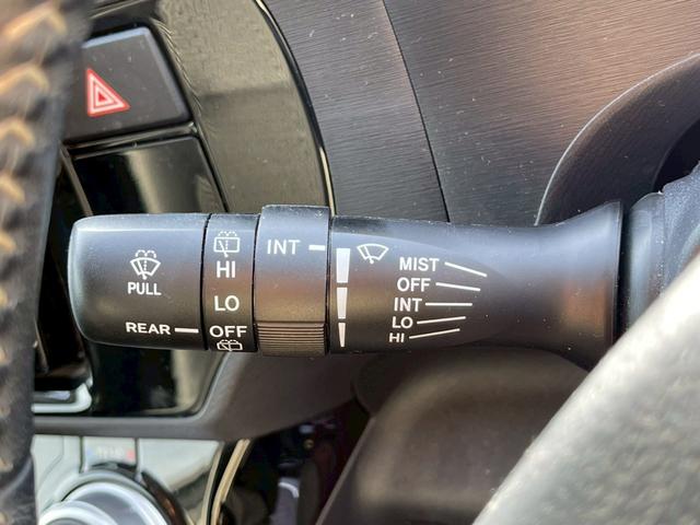 アクア Ｘ－アーバン　純正ナビ　フルセグ　バックモニター　ハーフレザーシート　スマートキー　プッシュスタート　ＥＴＣ　純正アルミ（26枚目）