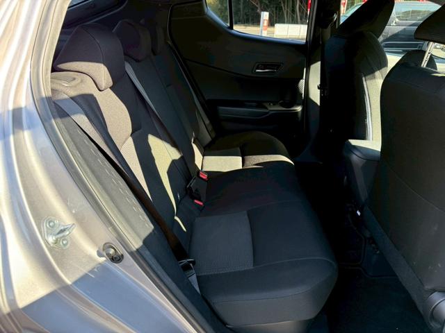 Ｃ－ＨＲ Ｓ　純正９インチナビ　フルセグ　バックモニター　プリクラッシュ　レーダークルーズ　車線逸脱　スマートキー　プッシュスタート　ＬＥＤヘッドライト　純正アルミ　ＥＴＣ（11枚目）