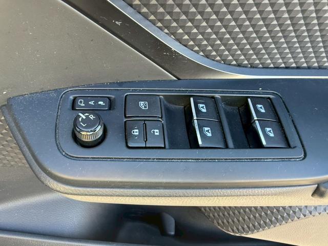 Ｃ－ＨＲ Ｓ　純正９インチナビ　フルセグ　バックモニター　プリクラッシュ　レーダークルーズ　車線逸脱　スマートキー　プッシュスタート　ＬＥＤヘッドライト　純正アルミ　ＥＴＣ（24枚目）