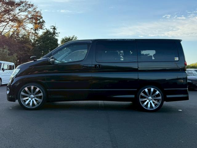 気になるお車がありましたら右の電話番号から直接お店にお問い合わせください。支払方法から車両情報、状態までなんでもご説明させて頂きます。スタッフ一同ご連絡お待ちしております。