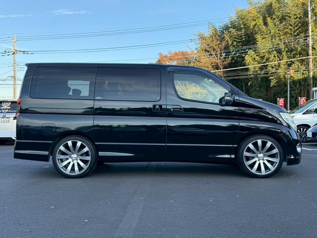 気になるお車がありましたら右の電話番号から直接お店にお問い合わせください。支払方法から車両情報、状態までなんでもご説明させて頂きます。スタッフ一同ご連絡お待ちしております。