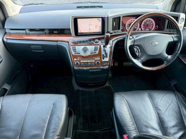 気になるお車がありましたら右の電話番号から直接お店にお問い合わせください。支払方法から車両情報、状態までなんでもご説明させて頂きます。スタッフ一同ご連絡お待ちしております。