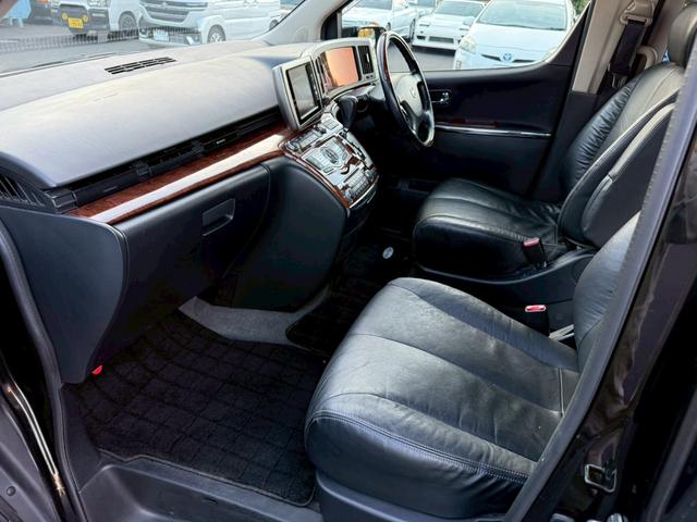 気になるお車がありましたら右の電話番号から直接お店にお問い合わせください。支払方法から車両情報、状態までなんでもご説明させて頂きます。スタッフ一同ご連絡お待ちしております。