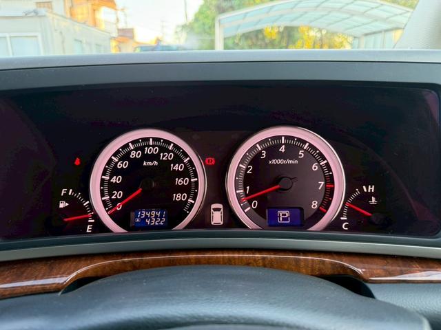 気になるお車がありましたら右の電話番号から直接お店にお問い合わせください。支払方法から車両情報、状態までなんでもご説明させて頂きます。スタッフ一同ご連絡お待ちしております。