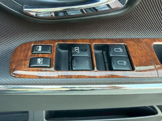 気になるお車がありましたら右の電話番号から直接お店にお問い合わせください。支払方法から車両情報、状態までなんでもご説明させて頂きます。スタッフ一同ご連絡お待ちしております。