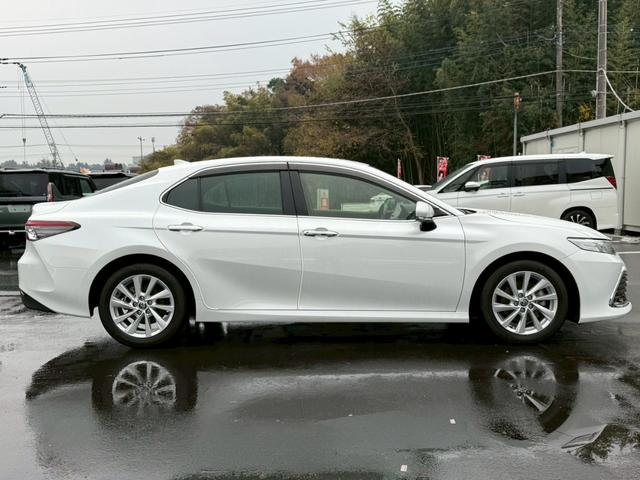 カムリ Ｇ　純正ナビ　全周囲モニター　プリクラッシュ　レーダークルーズ　車線逸脱　標識認識　ブラインドスポットモニター　インテリジェントクリアランスソナー　ＬＥＤヘッドライト　パワーシート　スマートキー（8枚目）