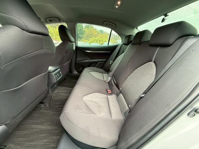 カムリ Ｇ　純正ナビ　全周囲モニター　プリクラッシュ　レーダークルーズ　車線逸脱　標識認識　ブラインドスポットモニター　インテリジェントクリアランスソナー　ＬＥＤヘッドライト　パワーシート　スマートキー（13枚目）