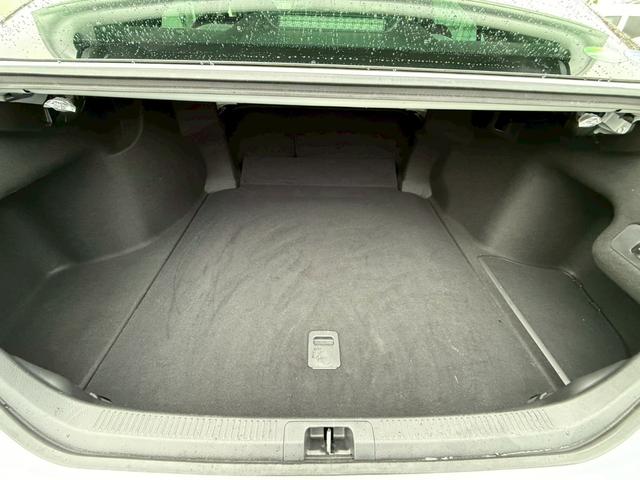 カムリ Ｇ　純正ナビ　全周囲モニター　プリクラッシュ　レーダークルーズ　車線逸脱　標識認識　ブラインドスポットモニター　インテリジェントクリアランスソナー　ＬＥＤヘッドライト　パワーシート　スマートキー（14枚目）