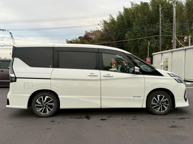 セレナ ｅ－パワー　ハイウェイスターＶ　両側パワスラ　プロパイロット　エマブレ　純正ナビ　フルセグ　全周囲Ｍ　インテリジェントパーキングアシスト　クルーズコントロール　ＬＥＤヘッドライト　後席モニター　電動パーキングブレーキ　オートホールド（8枚目）