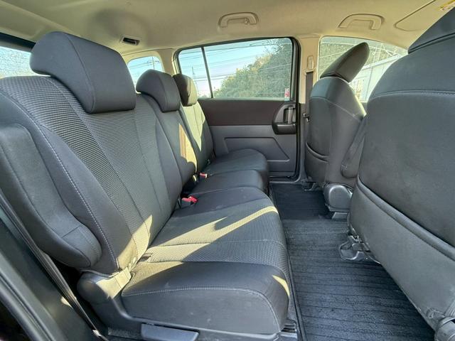 プレマシー ２０Ｓ－スカイアクティブ　パワースライドドア　社外ナビ　スマートキー　純正アルミ　ＨＩＤヘッドライト（11枚目）