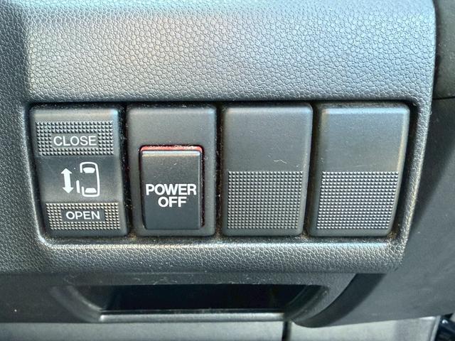 プレマシー ２０Ｓ－スカイアクティブ　パワースライドドア　社外ナビ　スマートキー　純正アルミ　ＨＩＤヘッドライト（19枚目）