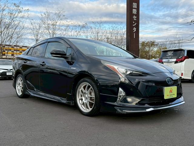 プリウス Ｓセーフティプラス　モデリスタエアロ　ＥＮＫＥＩ１７インチアルミ　純正９インチナビ　フルセグ　バックモニター　プリクラッシュ　レーダークルーズ　車線逸脱　インテリジェントクリソナ　インテリジェントパーク　サンルーフ（2枚目）