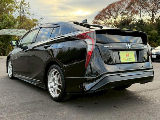 プリウス Ｓセーフティプラス　モデリスタエアロ　ＥＮＫＥＩ１７インチアルミ　純正９インチナビ　フルセグ　バックモニター　プリクラッシュ　レーダークルーズ　車線逸脱　インテリジェントクリソナ　インテリジェントパーク　サンルーフ（4枚目）