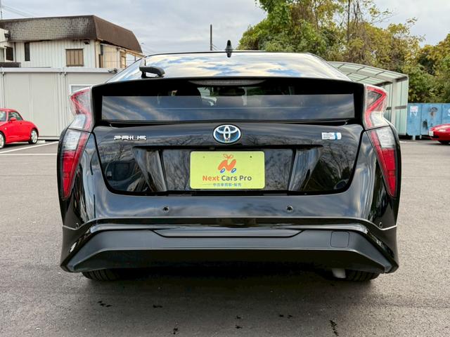 プリウス Ｓセーフティプラス　モデリスタエアロ　ＥＮＫＥＩ１７インチアルミ　純正９インチナビ　フルセグ　バックモニター　プリクラッシュ　レーダークルーズ　車線逸脱　インテリジェントクリソナ　インテリジェントパーク　サンルーフ（6枚目）