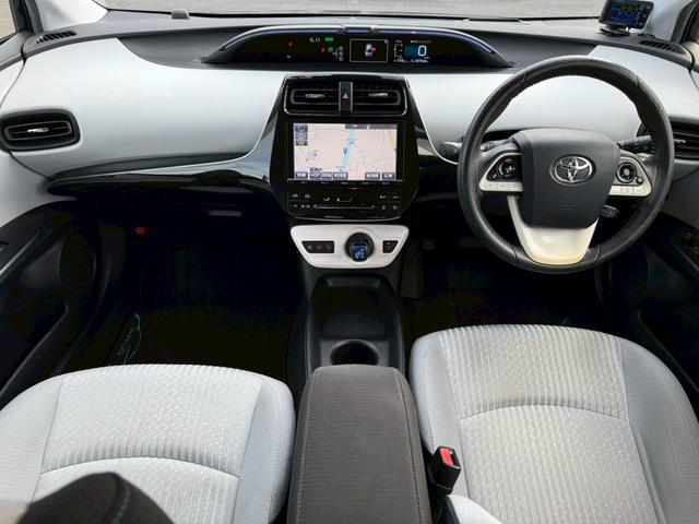 プリウス Ｓセーフティプラス　モデリスタエアロ　ＥＮＫＥＩ１７インチアルミ　純正９インチナビ　フルセグ　バックモニター　プリクラッシュ　レーダークルーズ　車線逸脱　インテリジェントクリソナ　インテリジェントパーク　サンルーフ（7枚目）