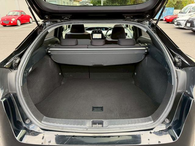 プリウス Ｓセーフティプラス　モデリスタエアロ　ＥＮＫＥＩ１７インチアルミ　純正９インチナビ　フルセグ　バックモニター　プリクラッシュ　レーダークルーズ　車線逸脱　インテリジェントクリソナ　インテリジェントパーク　サンルーフ（12枚目）