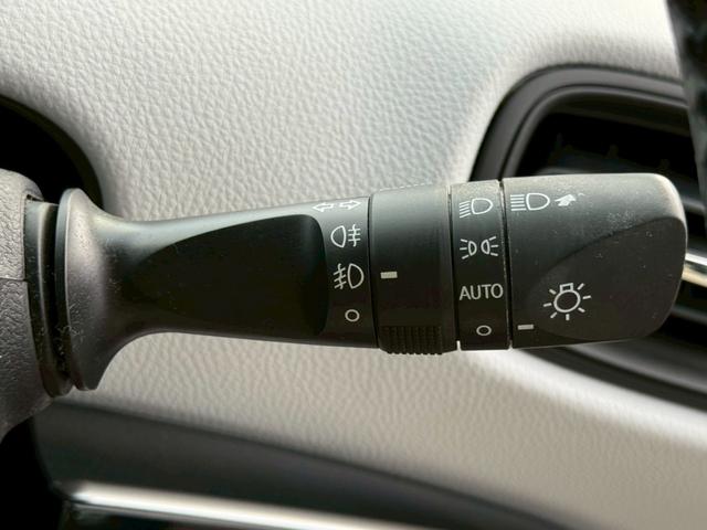 プリウス Ｓセーフティプラス　モデリスタエアロ　ＥＮＫＥＩ１７インチアルミ　純正９インチナビ　フルセグ　バックモニター　プリクラッシュ　レーダークルーズ　車線逸脱　インテリジェントクリソナ　インテリジェントパーク　サンルーフ（24枚目）