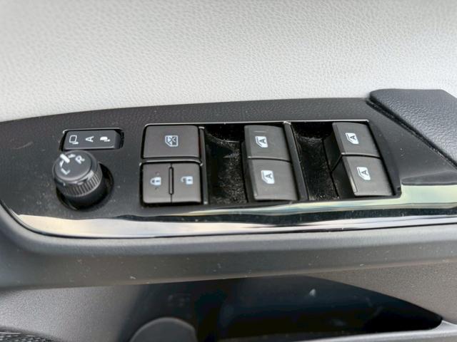 プリウス Ｓセーフティプラス　モデリスタエアロ　ＥＮＫＥＩ１７インチアルミ　純正９インチナビ　フルセグ　バックモニター　プリクラッシュ　レーダークルーズ　車線逸脱　インテリジェントクリソナ　インテリジェントパーク　サンルーフ（26枚目）