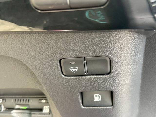 プリウス Ｓセーフティプラス　モデリスタエアロ　ＥＮＫＥＩ１７インチアルミ　純正９インチナビ　フルセグ　バックモニター　プリクラッシュ　レーダークルーズ　車線逸脱　インテリジェントクリソナ　インテリジェントパーク　サンルーフ（30枚目）