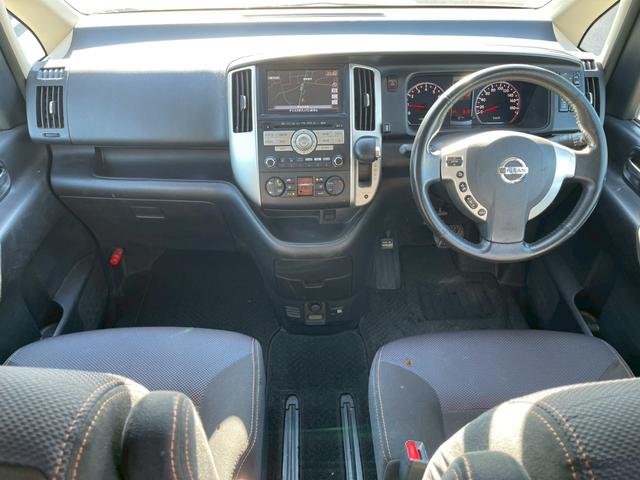 セレナ ハイウェイスター　Ｖセレクション　純正ナビＴＶ　バックモニター　スマートキー　ＥＴＣ　ＨＩＤヘッドライト　後席モニター（9枚目）