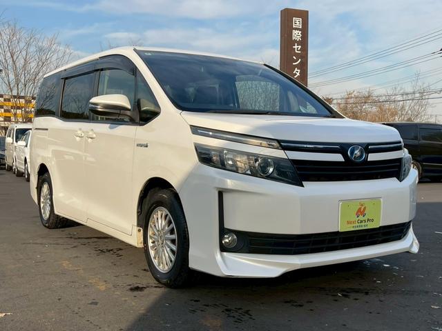 ヴォクシー ハイブリッドV 社外ナビ フルセグ 後席モニター 両側パワースライドドア クルーズコントロール LEDヘッドライト スマートキー プッシュスタート シートヒーター(2枚目)