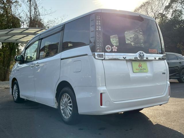 ヴォクシー ハイブリッドV 社外ナビ フルセグ 後席モニター 両側パワースライドドア クルーズコントロール LEDヘッドライト スマートキー プッシュスタート シートヒーター(4枚目)