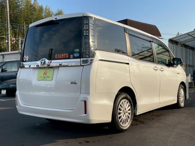 ヴォクシー ハイブリッドV 社外ナビ フルセグ 後席モニター 両側パワースライドドア クルーズコントロール LEDヘッドライト スマートキー プッシュスタート シートヒーター(5枚目)