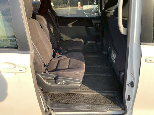 ヴォクシー ハイブリッドV 社外ナビ フルセグ 後席モニター 両側パワースライドドア クルーズコントロール LEDヘッドライト スマートキー プッシュスタート シートヒーター(11枚目)