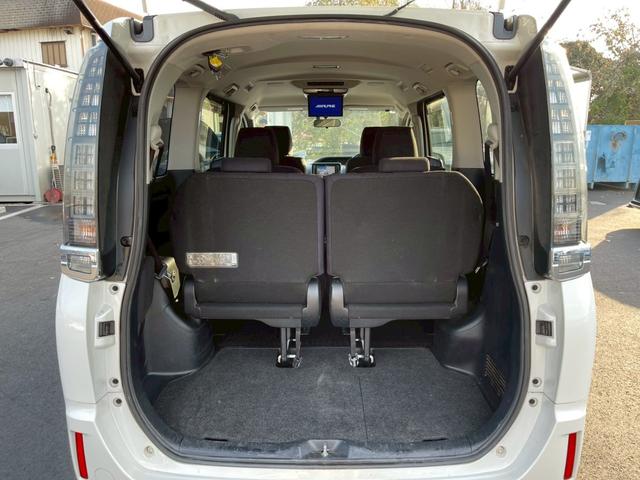 ヴォクシー ハイブリッドV 社外ナビ フルセグ 後席モニター 両側パワースライドドア クルーズコントロール LEDヘッドライト スマートキー プッシュスタート シートヒーター(14枚目)