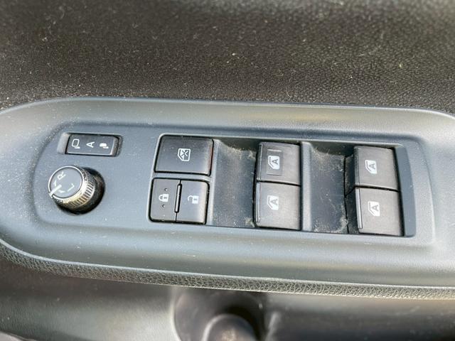 ヴォクシー ハイブリッドV 社外ナビ フルセグ 後席モニター 両側パワースライドドア クルーズコントロール LEDヘッドライト スマートキー プッシュスタート シートヒーター(31枚目)