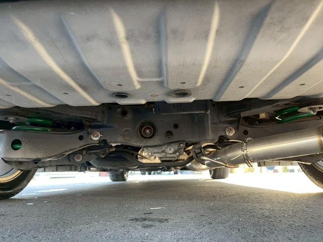 エルグランド ＶＩＰ　両側パワスラ　電動サイドステップ　メーカーナビ　フルセグ　全周囲モニター　後席モニター　クルーズコントロール　社外ステアリング　車高調　社外マフラー　パワーバックドア　スマートキー（40枚目）