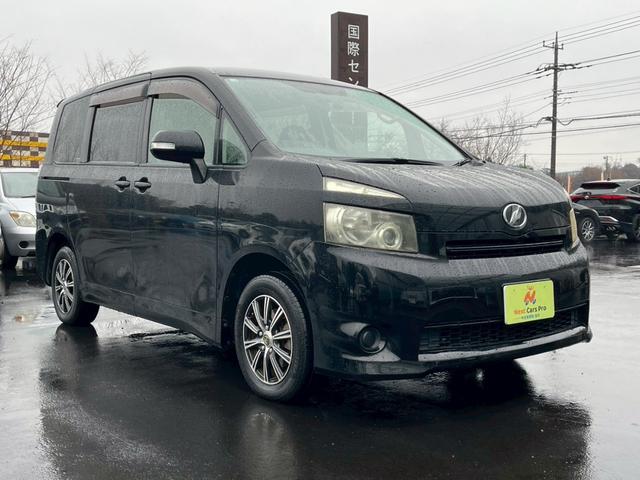 ヴォクシー Ｘ　Ｌエディション　両側パワースライドドア　社外ナビ　フルセグ　バックモニター　キーレス　ＥＴＣ（2枚目）